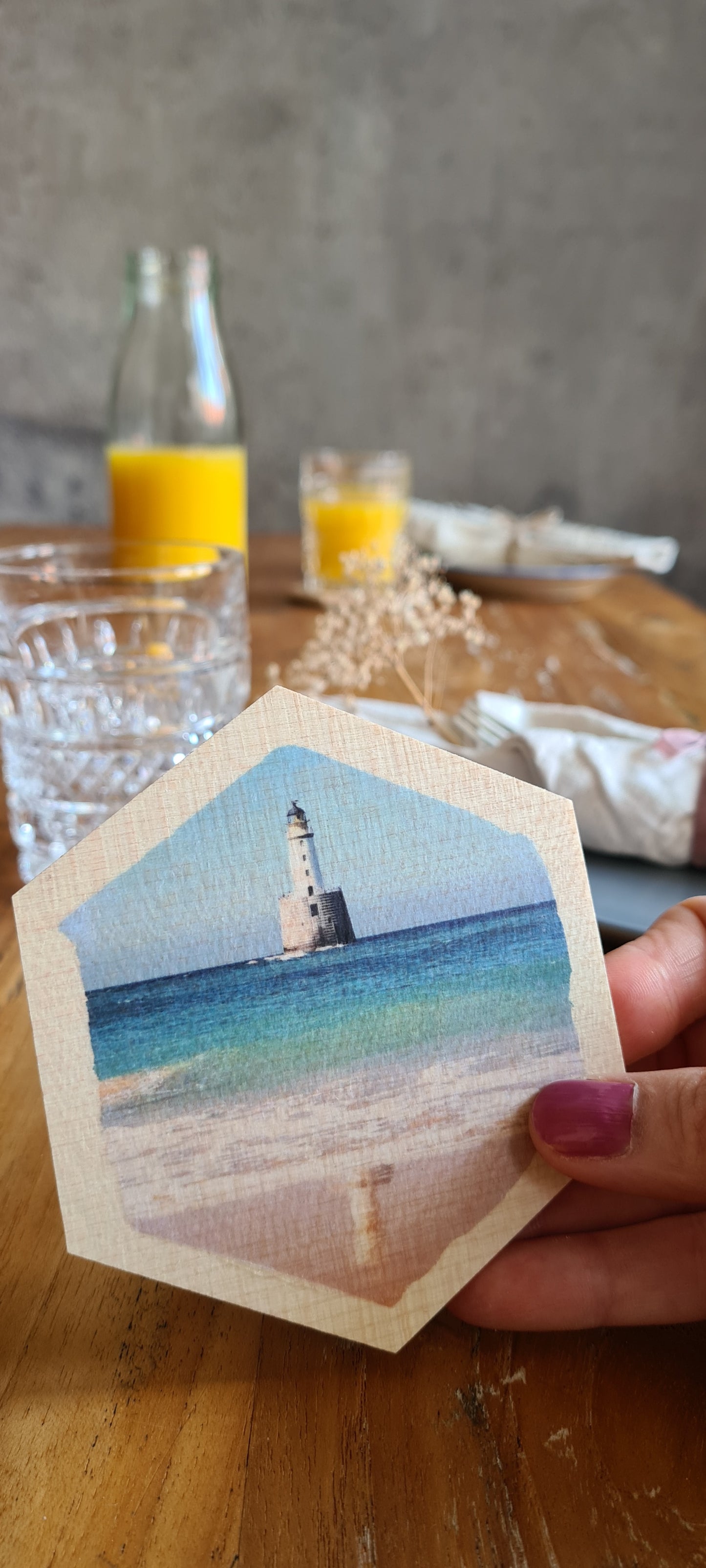 gestalteter Untersetzer Hexagon mit Fototransfer-Technik, Foto-Motiv "Leuchtturm"